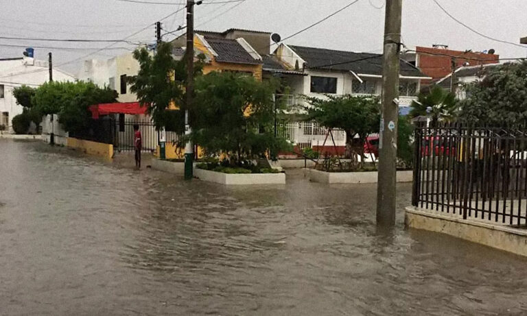 BARRIO INUNDADO DESPUÉS DE LLUVIA