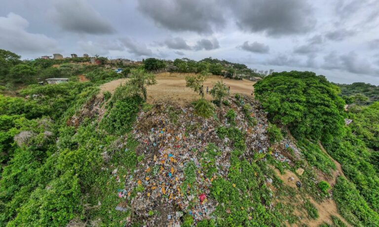 CERRO DE LA POPA CON BASURERO SATÉLITE
