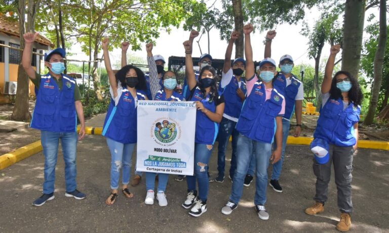 jovenes vigias de ambinete en acción por el cambio climáticoi