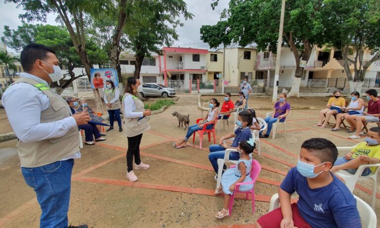 funcionarios epa y comunidad en proyecto sueños verdes, encuentros de saberes