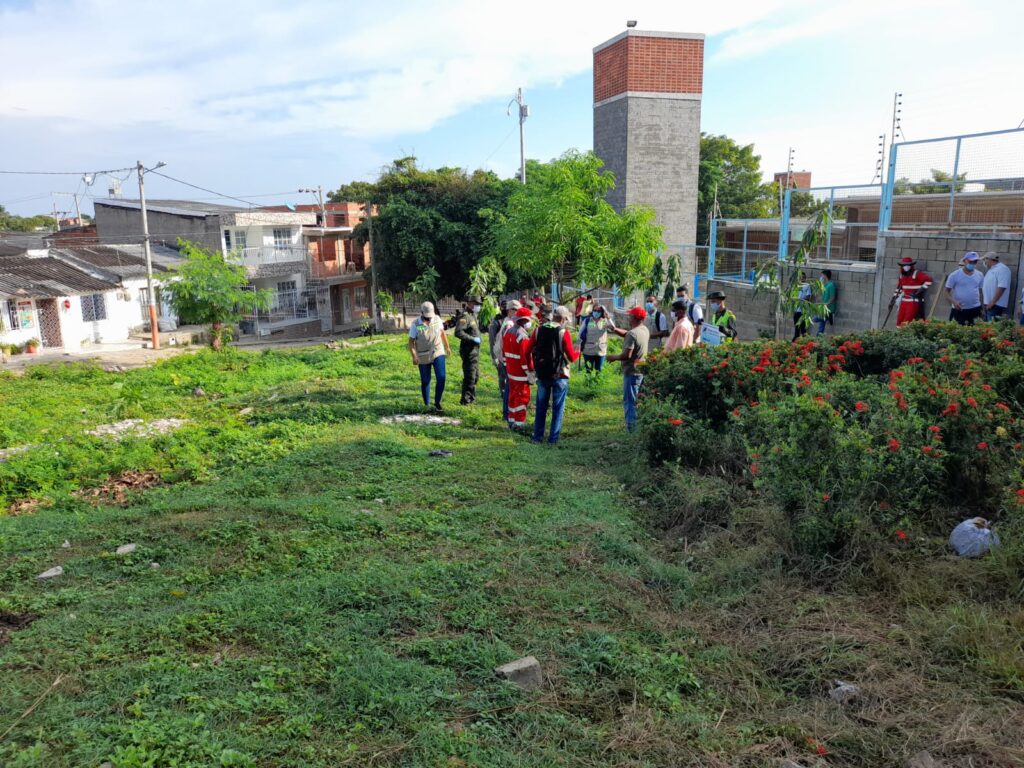 Funcionarios y comunidad recuperan área degradada del barrio Nazareno