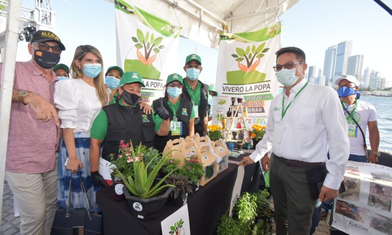 alcalde de cartagena, director de epa cartagena y funcionarios impulsando emprendimientos de negocios verdes