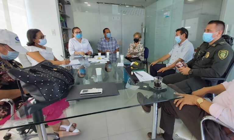 Funcionarios y comunidad reunidos en instancias del epa, en pro de ejercer control del ruido en el norte de cartagena