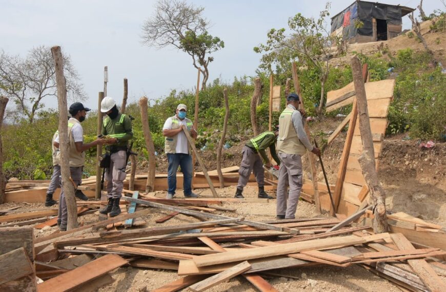 Seis viviendas de madera fueron desmontadas en el Cerro de la POPA