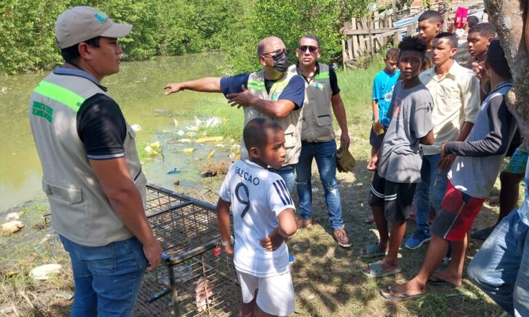 Funcionarios del EPA, y comunidad del barrio el pozón, en instalación de trampas para la captura de réptiles