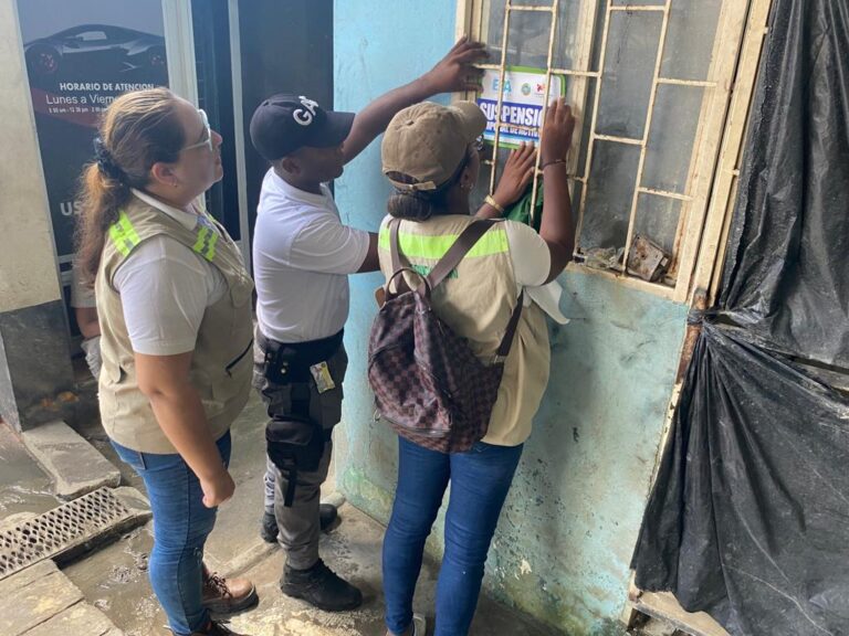 EPA Cartagena suspende labores en Lavadero y empresa de químicos