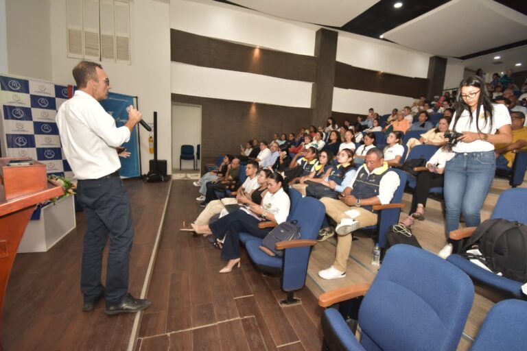 MASIVA ASISTENCIA EN MESA PARTICIPATIVA AMBIENTAL PARA PLAN DE DESARROLLO