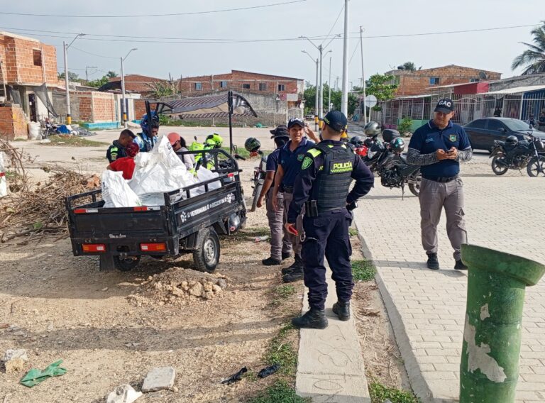 OTRO CONDUCTOR SANCIONADO POR ARROJAR ESCOMBROS EN LIMITES DE LA CIÉNAGA DE LA VIRGEN