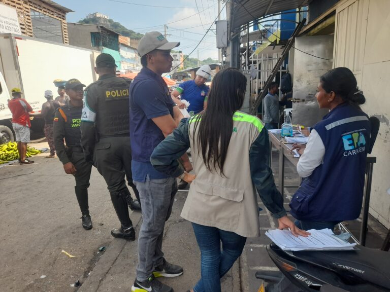 EPA Cartagena y Policía Ambiental y del Agua inspeccionan pescaderías en Bazurto