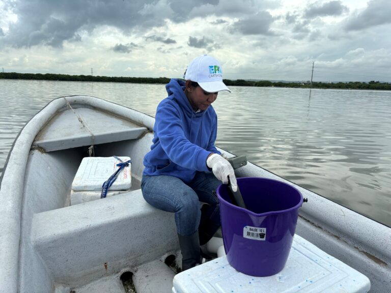 EPA Cartagena realizó monitoreo de la calidad del agua en cuerpos hídricos internos y en la Ciénaga de la Virgen