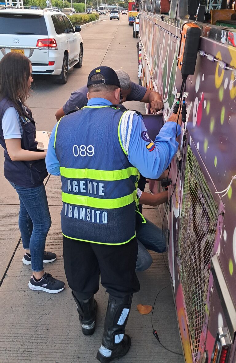 EPA Cartagena y DATT realizan operativos de control de emisiones a vehículos