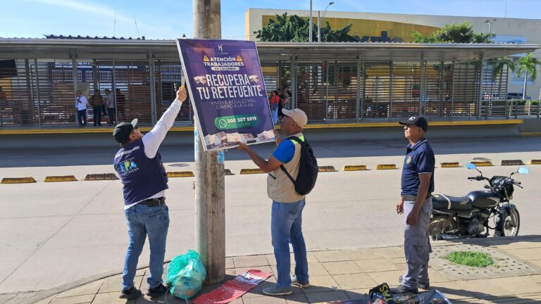 EPA Cartagena desmonta 200 unidades de publicidad exterior en operativo contra contaminación visual