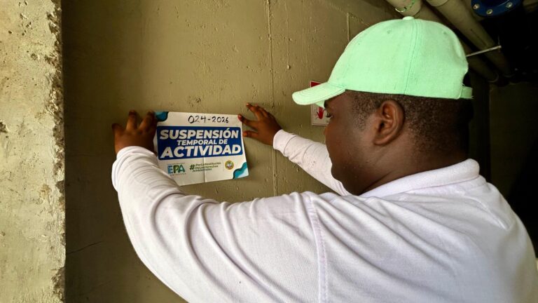 Alcaldía de Cartagena, a través del EPA, impuso medida preventiva por vertimiento en un edificio en Daniel Lemaitre